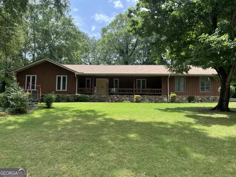 905 Strawberry Dr, Ellenwood, GA 30294