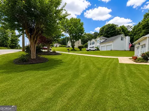 2812 Crestworth Ln, Buford, GA 30519