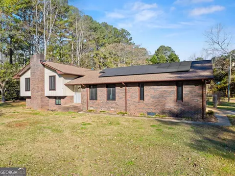 Exterior - 588 Estatohe Cir, Toccoa, GA 30577 photo 2 of 11
