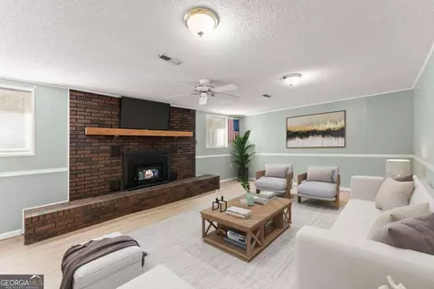 Living - 588 Estatohe Cir, Toccoa, GA 30577 photo 1 of 6