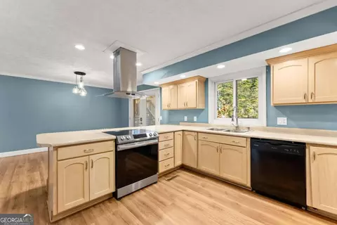 Kitchen - 588 Estatohe Cir, Toccoa, GA 30577 photo 2 of 4