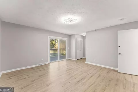 Living - 588 Estatohe Cir, Toccoa, GA 30577 photo 5 of 6
