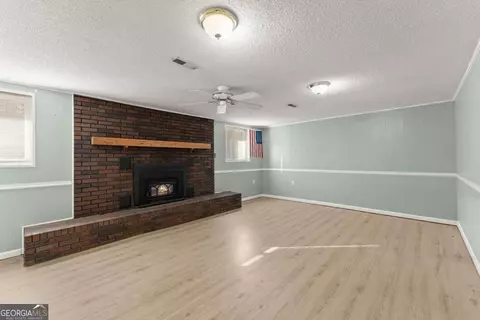 Living - 588 Estatohe Cir, Toccoa, GA 30577 photo 2 of 6