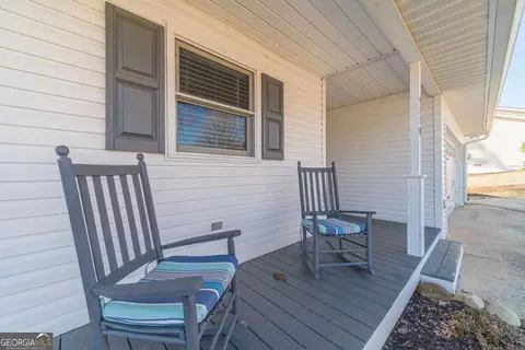 4779 Countryside Dr, Flowery Branch, GA 30542