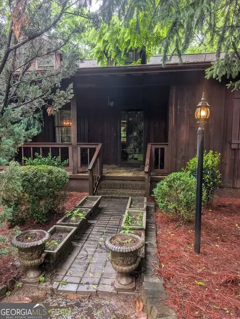 94 Yonah St, Helen, GA 30545