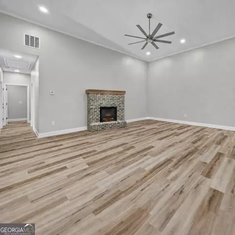 Living - 1229 Morgans Run, Monroe, GA 30656 photo 3 of 5