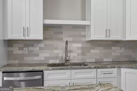 Kitchen - 1229 Morgans Run, Monroe, GA 30656 photo 2 of 2