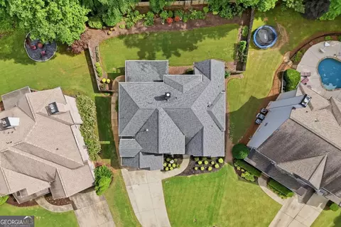 715 Crescent Cir, Canton, GA 30115