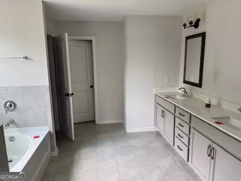 Entry Way - 4315 Cornwall Dr, Forsyth, GA 31029 photo 3 of 4