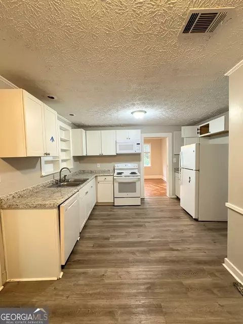 Kitchen - 187 Dodgen Rd, Hampton, GA 30228 photo 1 of 4