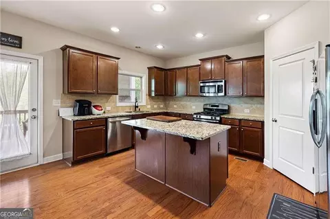 Kitchen - Undisclosed, Suwanee, GA 30024 photo 2 of 4
