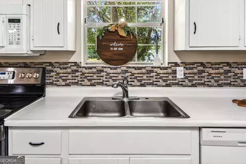 Kitchen - 317 Stancil Dr, Toccoa, GA 30577 photo 3 of 6