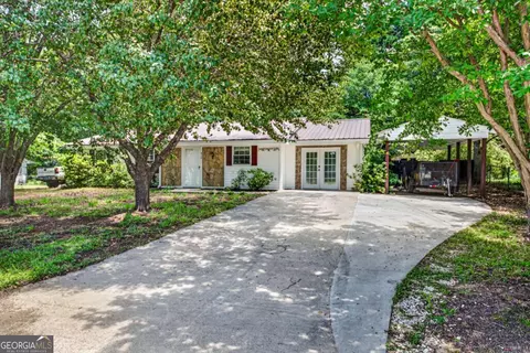 Exterior - 317 Stancil Dr, Toccoa, GA 30577 photo 4 of 15