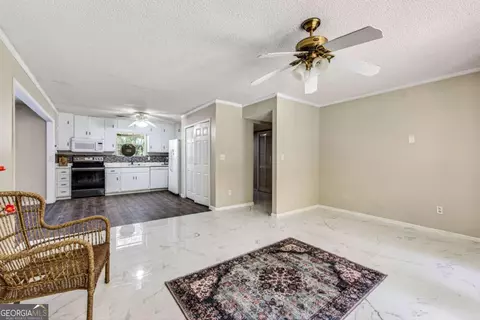 Living - 317 Stancil Dr, Toccoa, GA 30577 photo 3 of 5