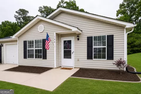 109 Ashley Oaks Dr, Barnesville, GA 30204
