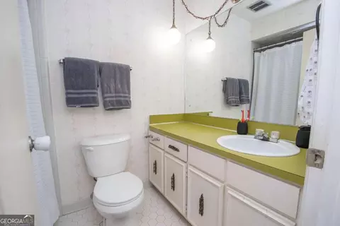 Bath - 217 Cosby Dr, Lagrange, GA 30241 photo 2 of 3