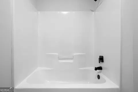 Bath - 51 Pine Ave, Commerce, GA 30529 photo 5 of 6