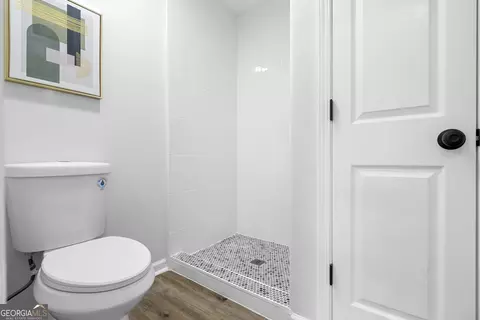 Bath - 51 Pine Ave, Commerce, GA 30529 photo 4 of 6
