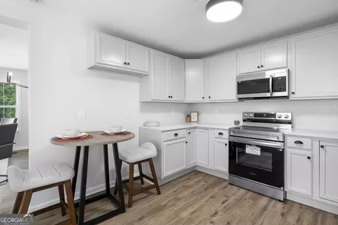 Kitchen - 51 Pine Ave, Commerce, GA 30529 photo 4 of 5