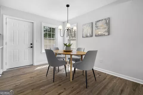 Dining - 51 Pine Ave, Commerce, GA 30529 photo 1 of 1