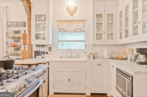 Kitchen - 282 Gardner Rd, Baxley, GA 31513 photo 4 of 6