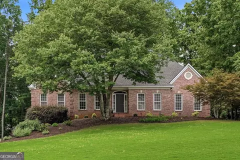 1095 Laurian Park Dr, Roswell, GA 30075