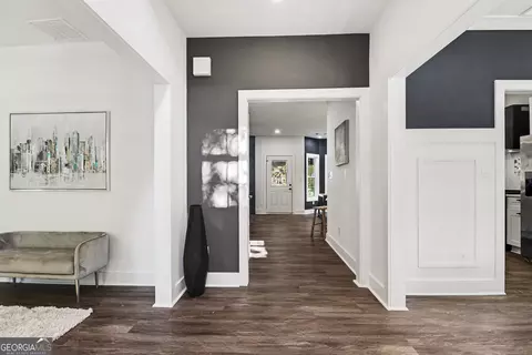 Entry Way - 5259 Leecroft Dr, Buford, GA 30518 photo 3 of 4