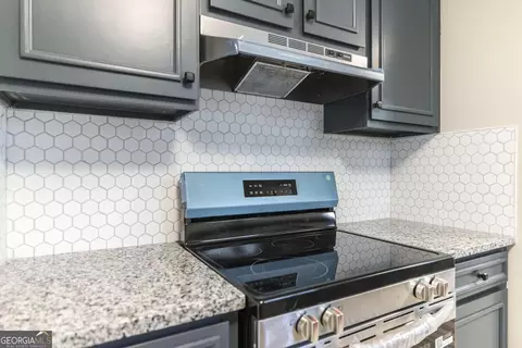 Kitchen - 819 Old Macon Rd, Dublin, GA 31021 photo 2 of 2
