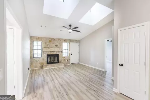 Living - 819 Old Macon Rd, Dublin, GA 31021 photo 1 of 3