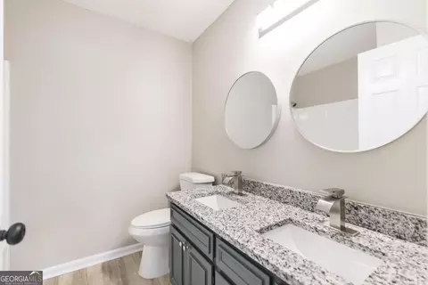 Bath - 819 Old Macon Rd, Dublin, GA 31021 photo 2 of 2
