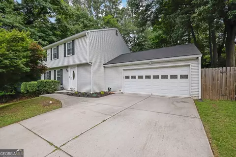 9665 N Pond Cir, Roswell, GA 30076