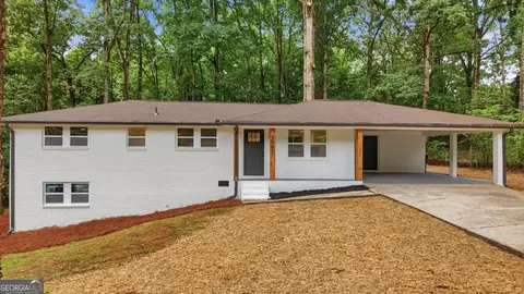 5995 N Bear Dr, Douglasville, GA 30135