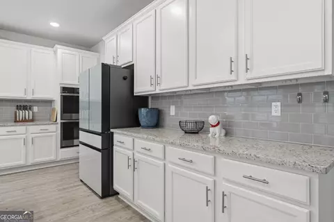 Kitchen - 2232 Fox Creek Dr, Haddock, GA 31033 photo 2 of 3