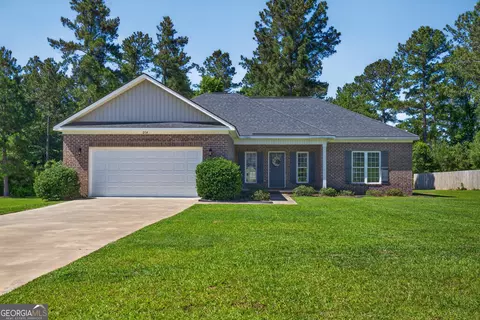 214 Dewpoint Dr, Statesboro, GA 30458