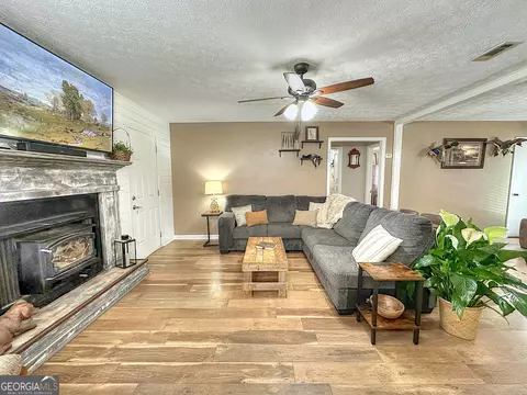 Living - 131 Rob Roy Rd, Lagrange, GA 30240 photo 3 of 3