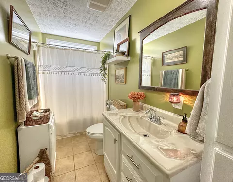 Bath - 131 Rob Roy Rd, Lagrange, GA 30240 photo 2 of 2