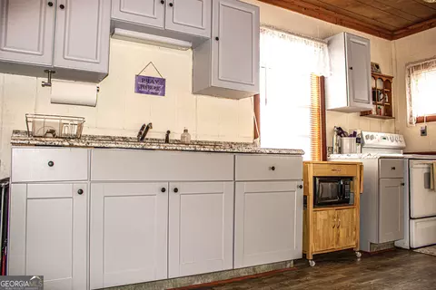 Kitchen - 242 Katy Lake Rd, Jackson, GA 30233 photo 5 of 15