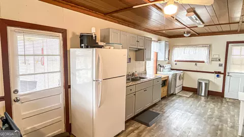 Kitchen - 242 Katy Lake Rd, Jackson, GA 30233 photo 8 of 15