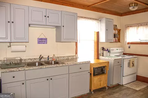 Kitchen - 242 Katy Lake Rd, Jackson, GA 30233 photo 4 of 15