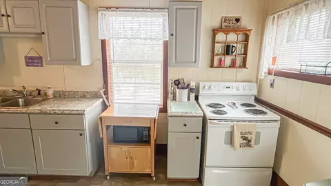 Kitchen - 242 Katy Lake Rd, Jackson, GA 30233 photo 11 of 15