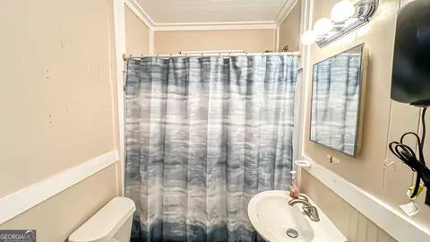 Bath - 242 Katy Lake Rd, Jackson, GA 30233 photo 2 of 5