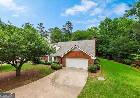 300 Brickleberry Dr, Roswell, GA 30075