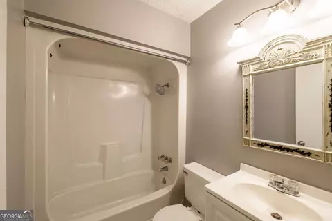 Bath - 1031 Elder Heights Dr, Bishop, GA 30621 photo 1 of 3