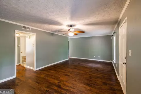 Living - 1031 Elder Heights Dr, Bishop, GA 30621 photo 5 of 5