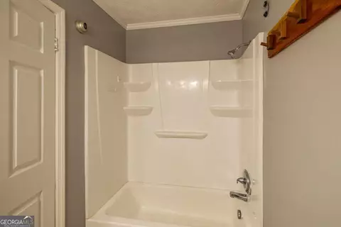 Bath - 1031 Elder Heights Dr, Bishop, GA 30621 photo 3 of 3