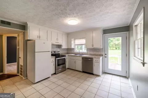 Kitchen - 1031 Elder Heights Dr, Bishop, GA 30621 photo 1 of 3