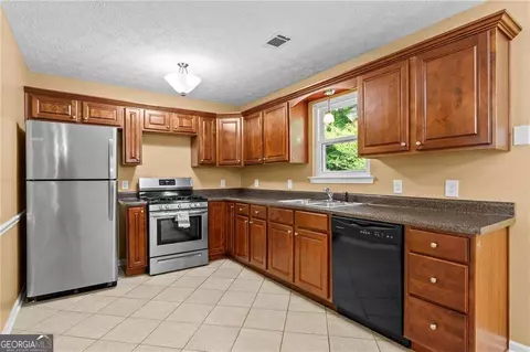Kitchen - 163 Nicki Ct, Hampton, GA 30228 photo 1 of 2