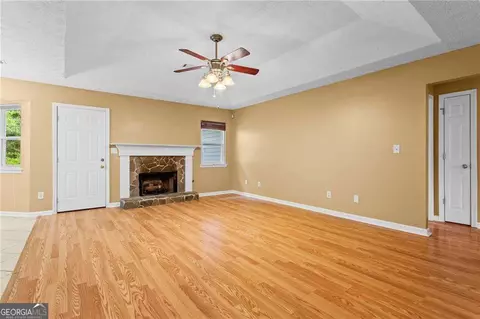 Living - 163 Nicki Ct, Hampton, GA 30228 photo 2 of 4