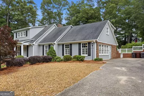 2 Walnut Dr, Cartersville, GA 30120