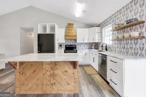 Kitchen - 156 Meadow View Dr, Jackson, GA 30233 photo 6 of 9